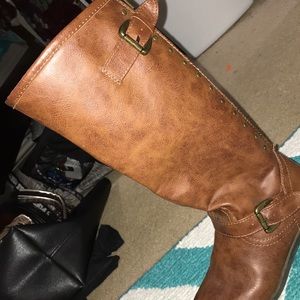 BROWN LEATHER BOOTS